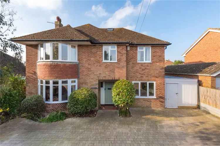 3 Bedroom House in Waltham Delightful Garden Family Home