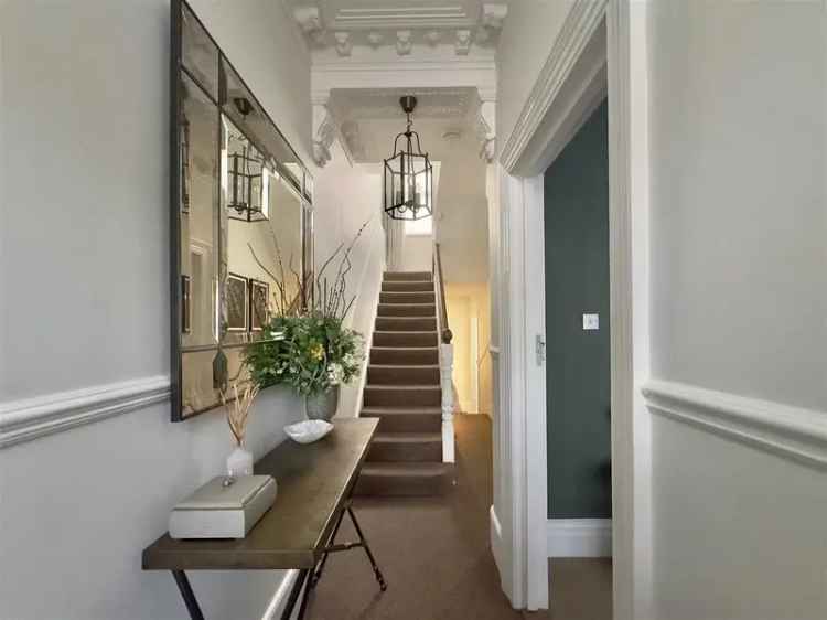 4 Bedroom House for Rent in Brighton - Family Home Near Coast