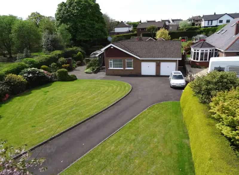 Spacious Detached Bungalow with Jacuzzi Bath and Double Garage