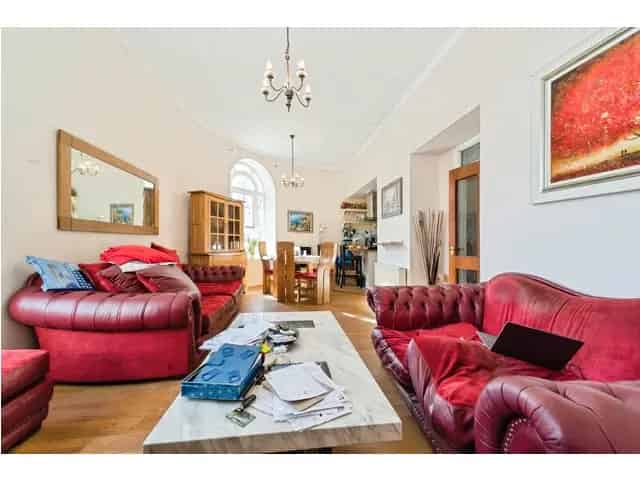 2 Bedroom Flat for Sale in Paisley Town Centre