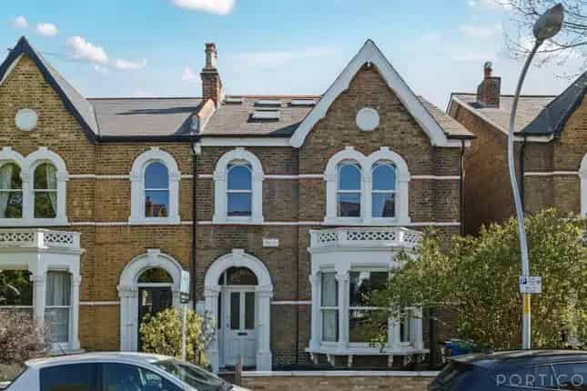 5 Bedroom Period House for Sale in London