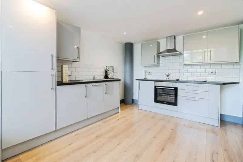 2 Bedroom Flat for Sale Manchester M4 Near New Islington Metrolink