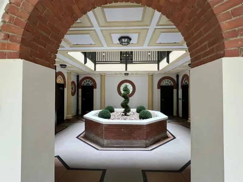 3 Bedroom Apartment in Grade 1 Listed Palladian Mansion