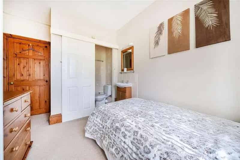 3 Bed Semi-Detached House with Garden and Garage for Sale
