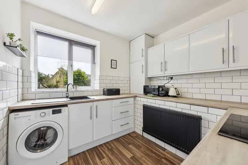 Two Bedroom Main Door Apartment Near Queens Park Langside