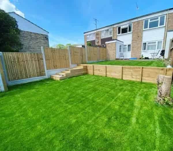 Large 2 Bed House with New Kitchen and Garden
