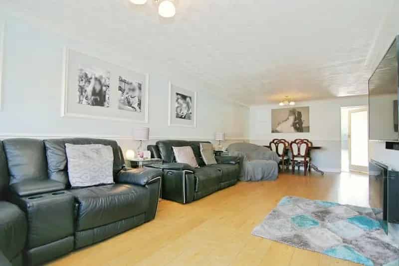 4 Bedroom Detached House For Sale - Large Garden & Home Office