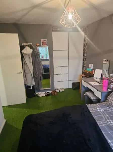 3 Bedroom House Near Shops and Schools