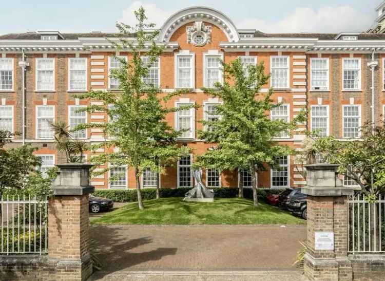 Flat For Sale in London, England