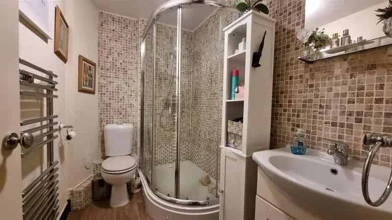 2 bed house for sale