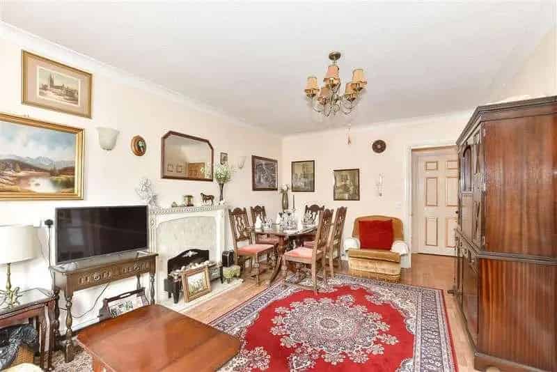 2 Bed Retirement Flat for Sale
