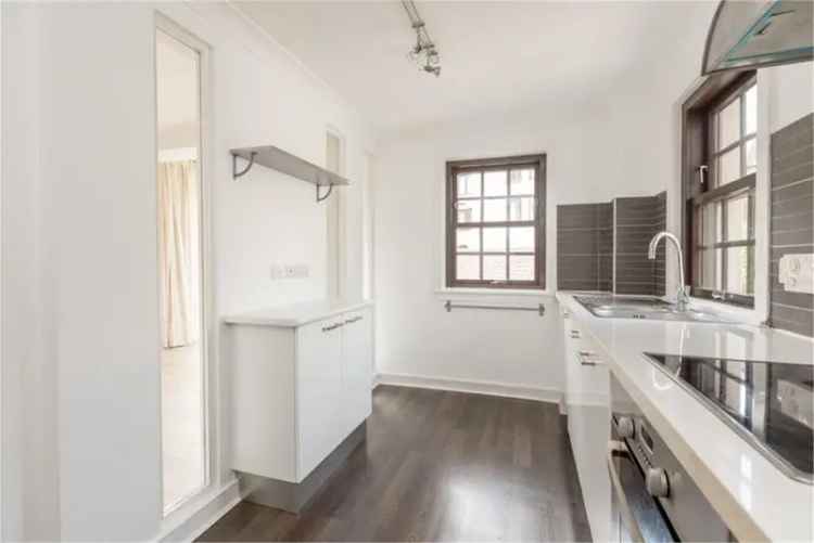 2 Bed Flat - Second Floor with 2 Reception Rooms