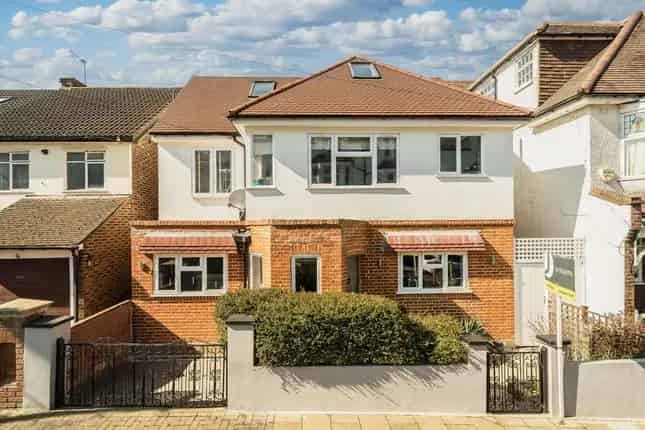 Six Bedroom Detached House For Sale Near Streatham Common London