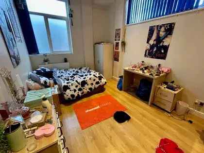 4 Double Bedroom House in Fallowfield Manchester