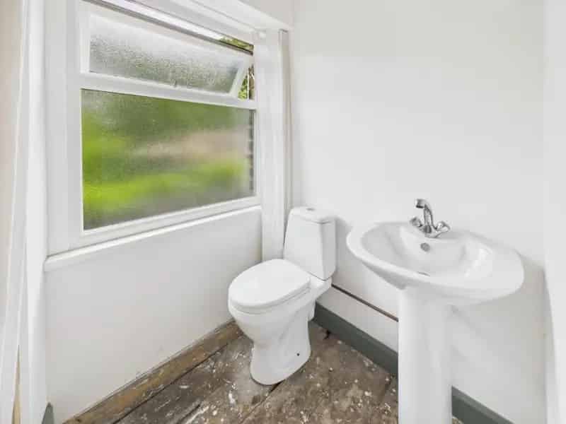 1 Bed Maisonette for Sale by Auction - First Time Buyers & Investors