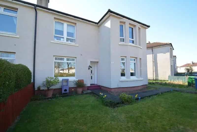 3 Bedroom Flat for Sale Near Bankhead Primary