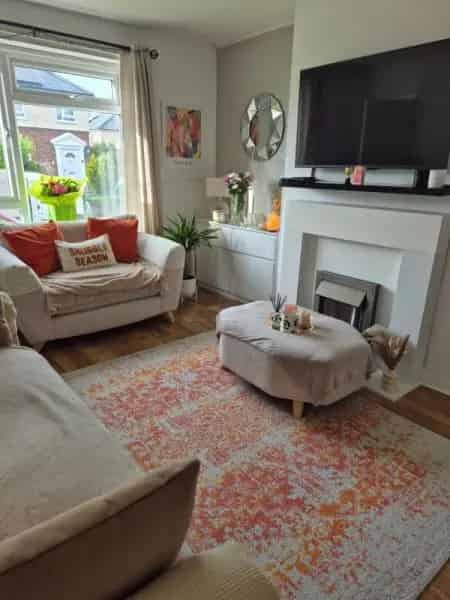 3 Bed Semi-Detached House with Garden and Utility Room