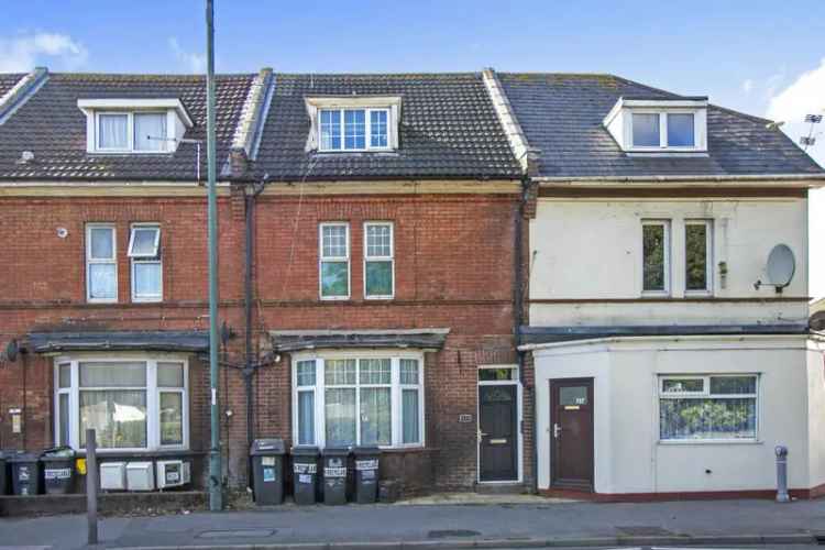 3 Bedroom Maisonette Near Beaches