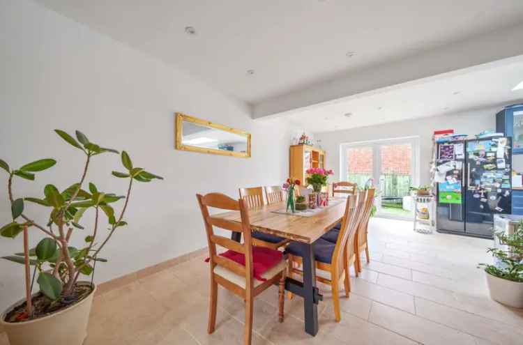 4 Bedroom Bungalow Near Amenities and Transport