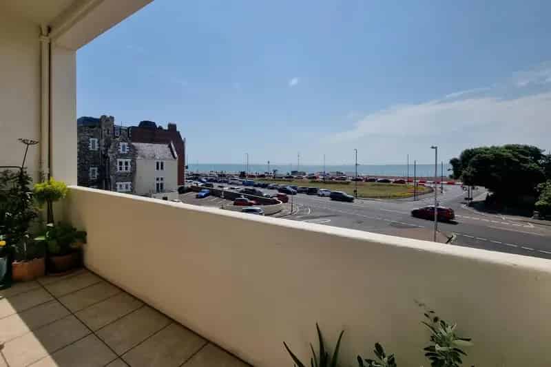3 Bedroom Seafront Apartment Southsea Hampshire