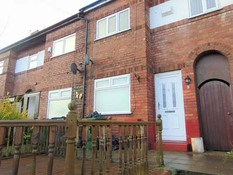 3 Bedroom Mid Terrace House For Sale No Onward Chain