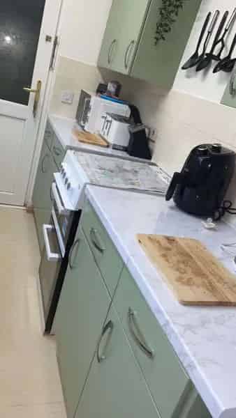 2 Bedroom House Near Shops and Schools