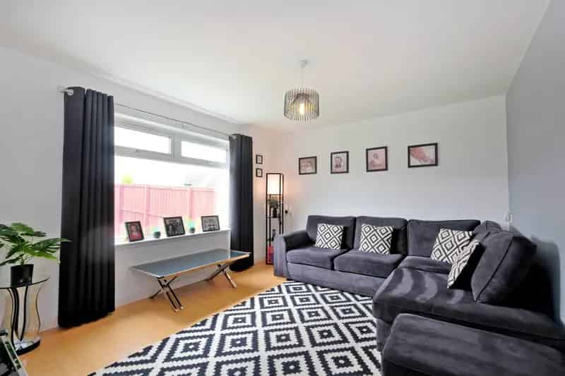 Two Bedroom End Terraced House in Popular Residential Area