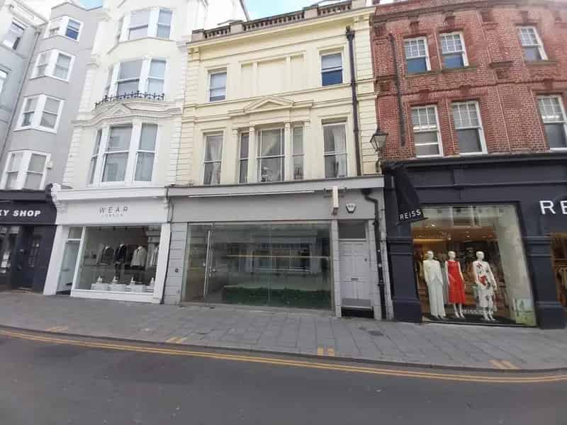 Ground Floor Sales Area with Lower Ground Clinic Space For Sale