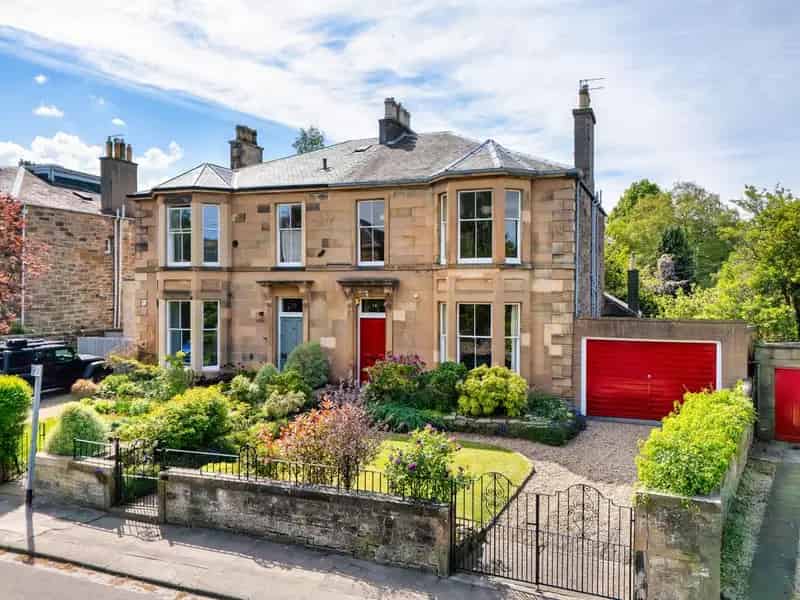 4 Bedroom Semi-Detached House for Sale in Edinburghs Grange