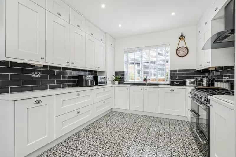 3 Bed House with Annex For Sale Garage Parking