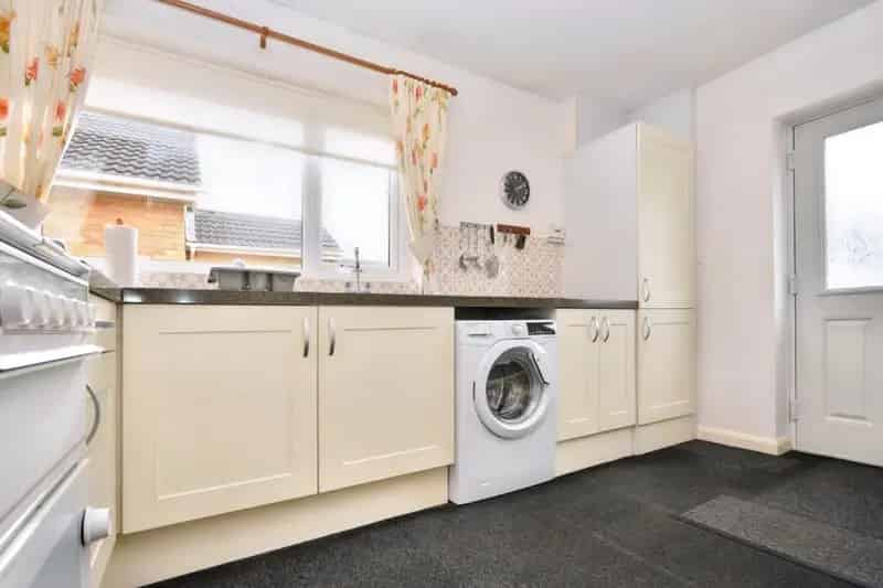 Two Bedroom Detached Bungalow WF4 - Off Road Parking Garage