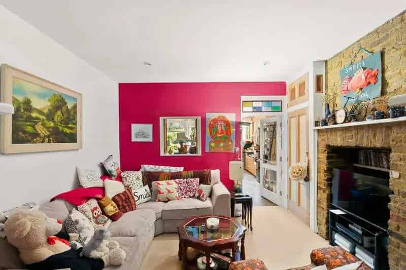 5 bed house for sale