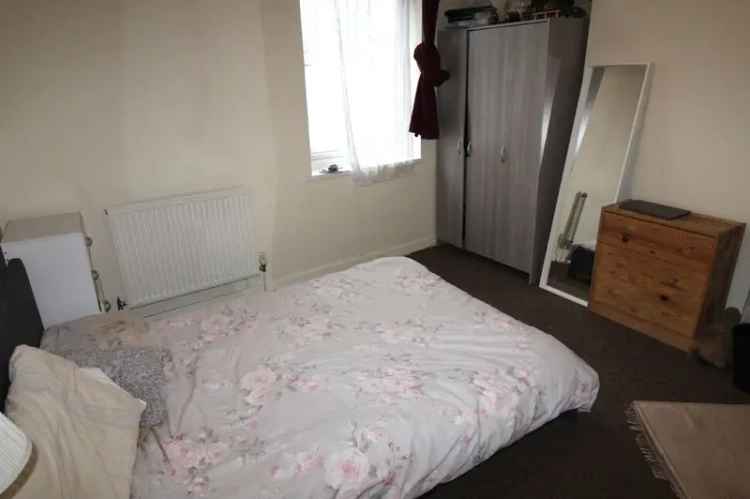 2 Bedroom Mid Terrace House Birmingham B25