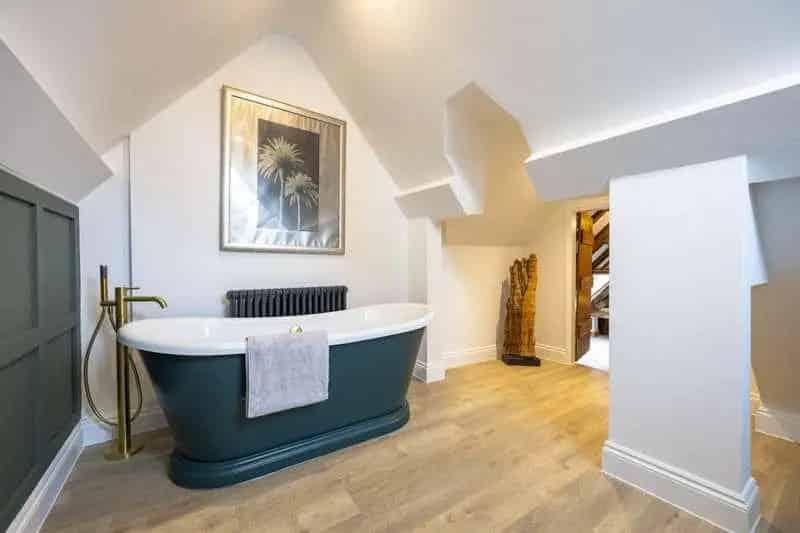 1 Bed Apartment in Historic Building