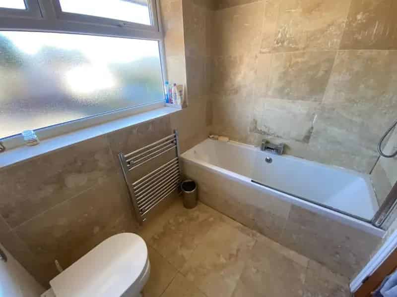 5 Bed Semi-Detached House For Sale Shaw