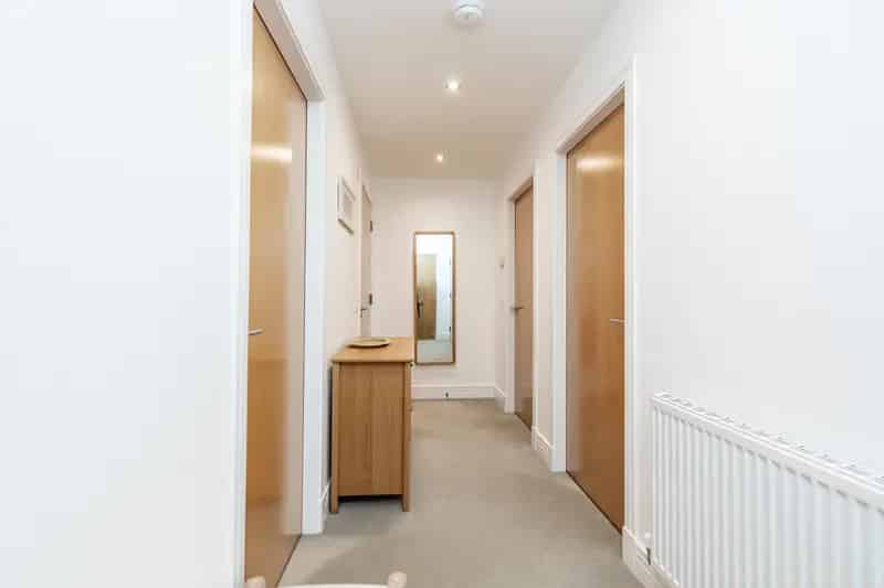 Spacious 2-Bed Top Floor Flat in Cults Aberdeen