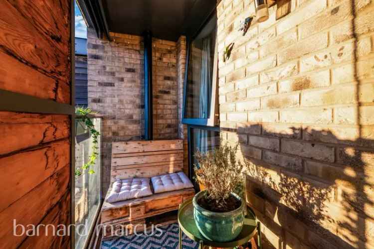 Two Bedroom Apartment near Queens Road Peckham - Excellent Transport Links