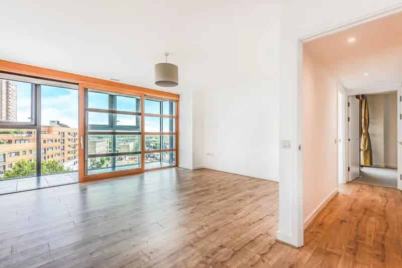 Flat For Sale , London, England
