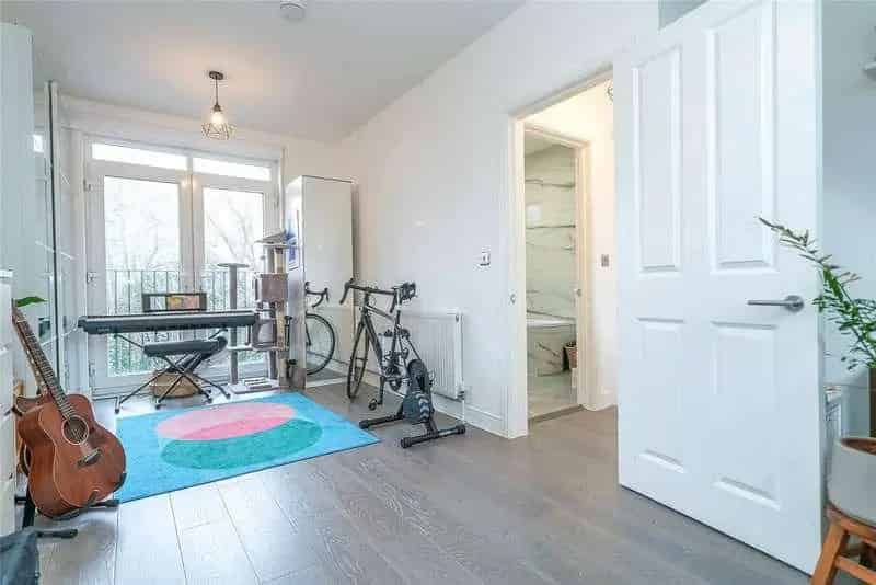 2 Bed Flat for Sale Top 2 Floors Roof Terrace