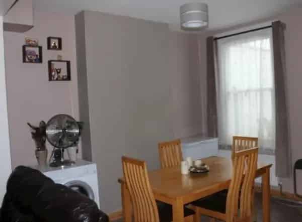 2 Bed Council House Right to Buy Garden Loft Great Transport Links
