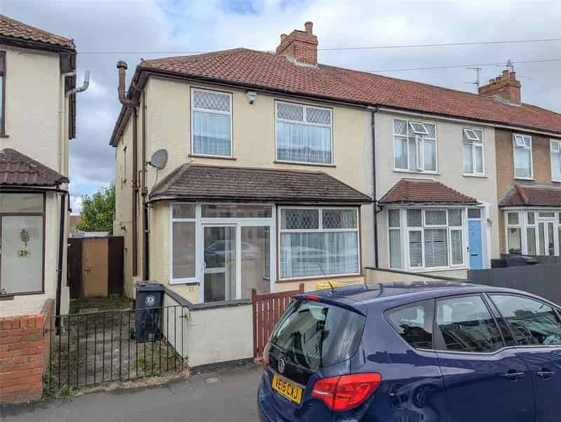 3 Bedroom End Terrace House For Sale