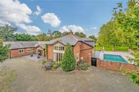 Spacious Family Home with Pool and Extensive Gardens
