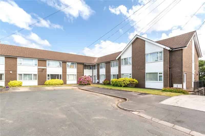2 Bedroom Maisonette for Sale in Cyncoed Cardiff