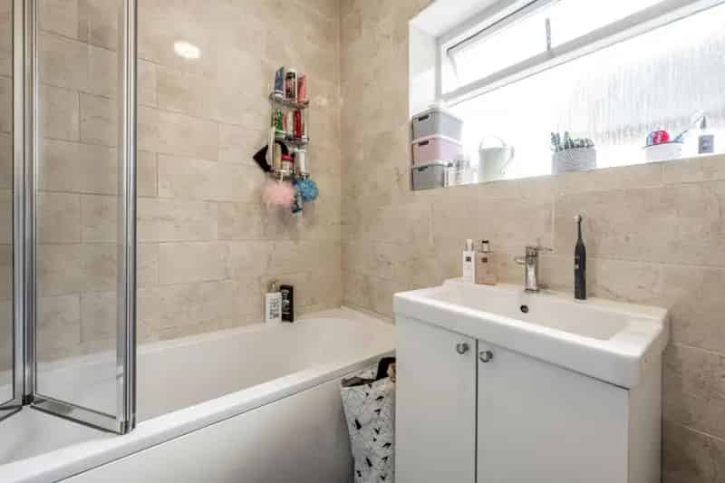 2 Bed Flat for Sale in Moor Pool Estate