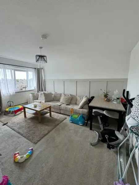 Flat For Rent in Ashford, England