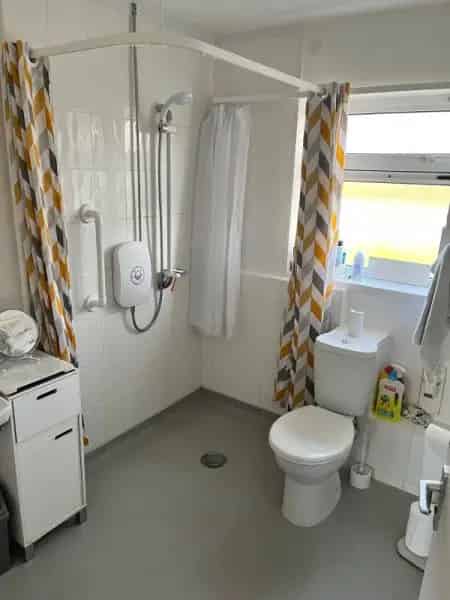 1 Bed Bungalow Near M23 Crawley Over 55s