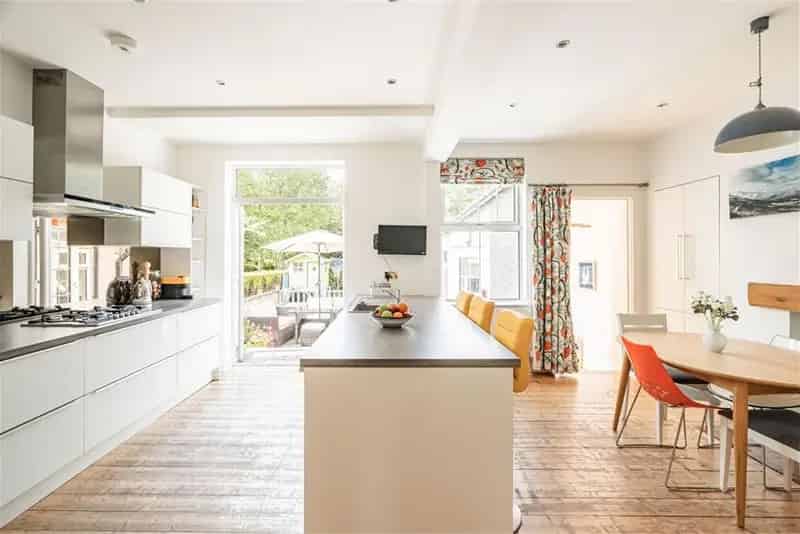 4 Bed End Terrace House with 2 Reception Rooms and Private Parkland Access