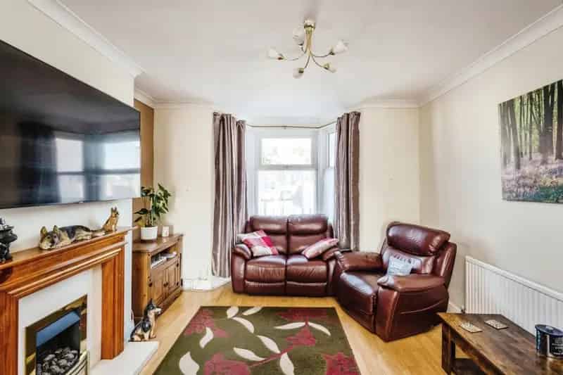 3 Bedroom Semi Detached House Loughor