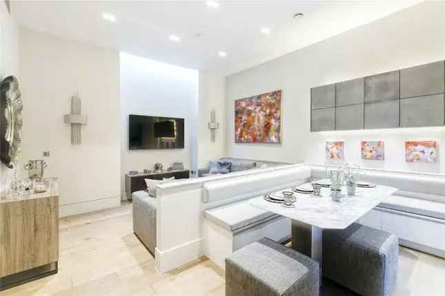 Mews house to rent in Ennismore Gardens Mews, Knightsbridge, London SW7