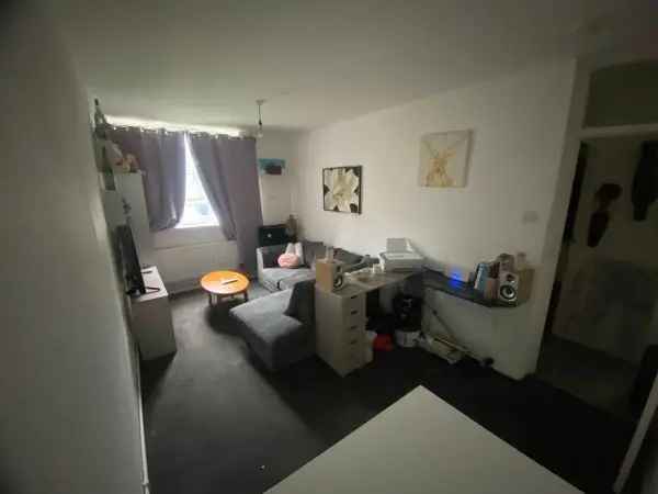 Flat For Rent in Brentwood, England